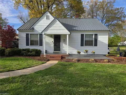 111 Rhyne Ave E, Winston Salem, NC 27127