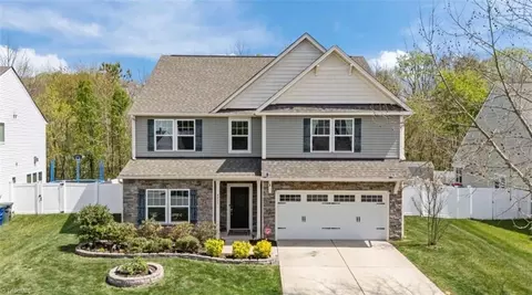 4033 Medina Ct, Pfafftown, NC 27040