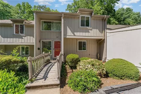 127 Lamplighter Cir, Winston Salem, NC 27104