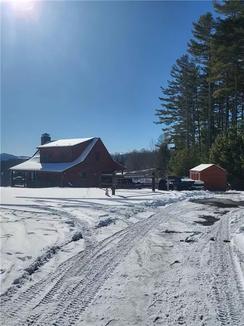 139 Thunder Rd, Piney Creek, NC 28663