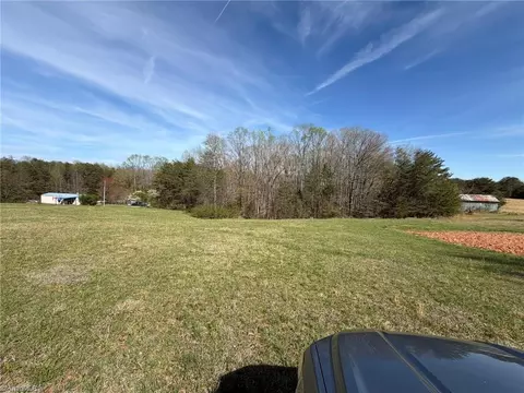 3 04 Ayers Rd, Pinnacle, NC 27043 photo 6