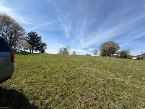 3 04 Ayers Rd, Pinnacle, NC 27043 photo 5