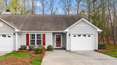 3100 Woodpoint St, Jamestown, NC 27282