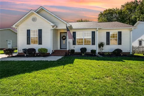 562 Porter Trace Dr, Kernersville, NC 27284