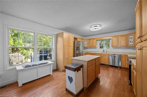 Kitchen - 5172 Jordan Valley Rd, Trinity, NC 27370 photo 4 of 5