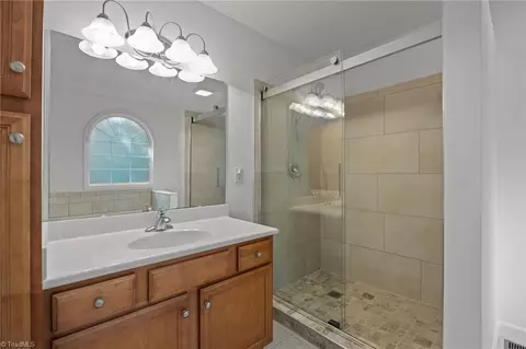 Bath - 5172 Jordan Valley Rd, Trinity, NC 27370 photo 2 of 4