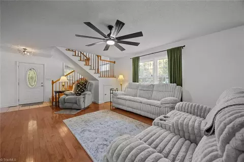 Entry Way - 5172 Jordan Valley Rd, Trinity, NC 27370 photo 3 of 5
