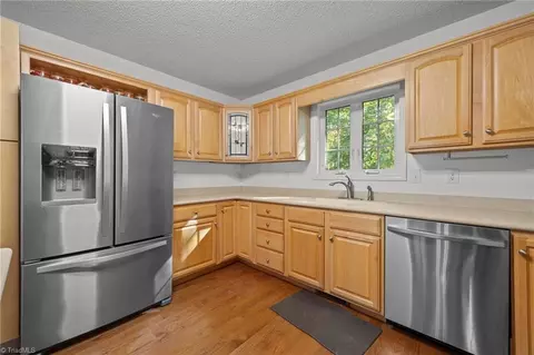 Kitchen - 5172 Jordan Valley Rd, Trinity, NC 27370 photo 2 of 5