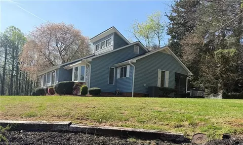 3494 La Casa Blvd, Winston Salem, NC 27105