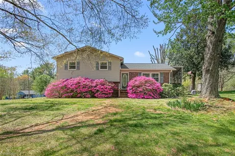 8420 Stanwix Dr, Tobaccoville, NC 27050