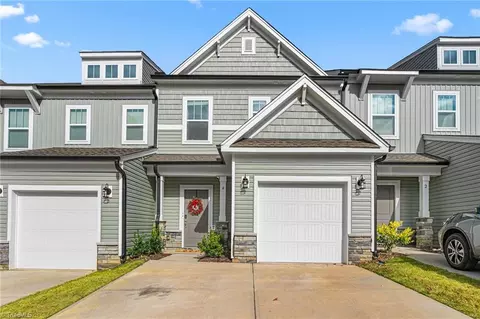 4 Saltford Ln, Greensboro, NC 27455