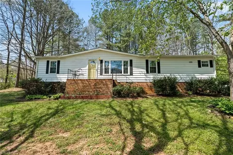 190 Brightstar Ln, Lewisville, NC 27023