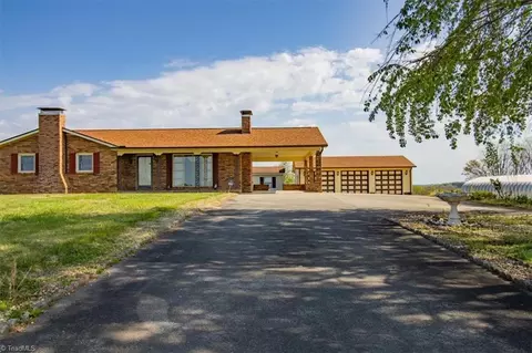 3556 White Plains Rd, Roaring River, NC 28669