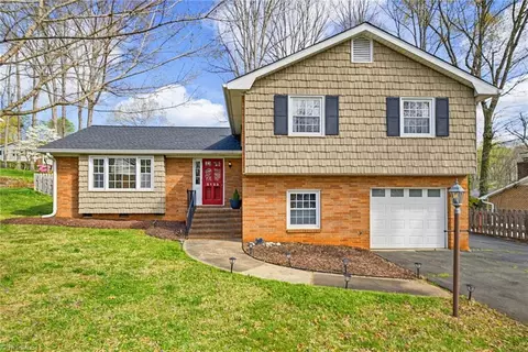 2122 Leeds Ln, Winston Salem, NC 27103