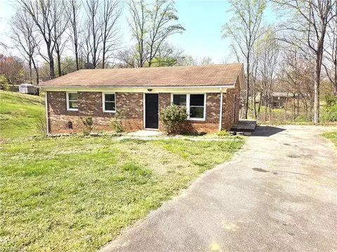 133 Georgia Ave, Mount Airy, NC 27030