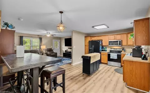 Entry Way - 4620 Beau Ct, Trinity, NC 27370 photo 3 of 6