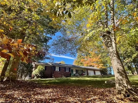 357 Holly Hill St, North Wilkesboro, NC 28659
