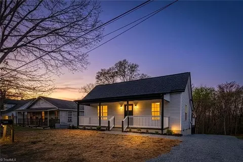 1132 Green St W, Thomasville, NC 27360