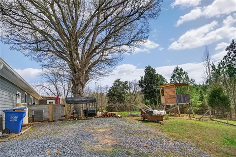Exterior - 1473 Varner Rd, Denton, NC 27239 photo 4 of 7
