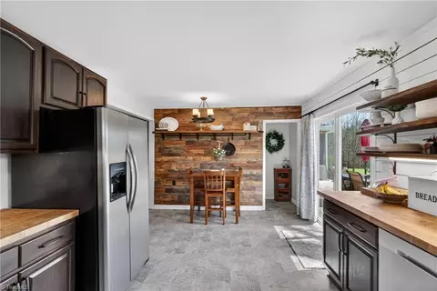Kitchen - 1473 Varner Rd, Denton, NC 27239 photo 4 of 5