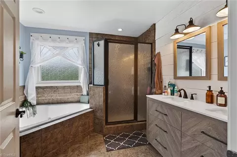 Bath - 1473 Varner Rd, Denton, NC 27239 photo 3 of 5