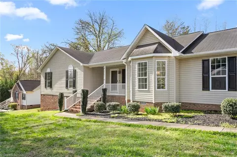 2506 Megan Dr, Ramseur, NC 27316