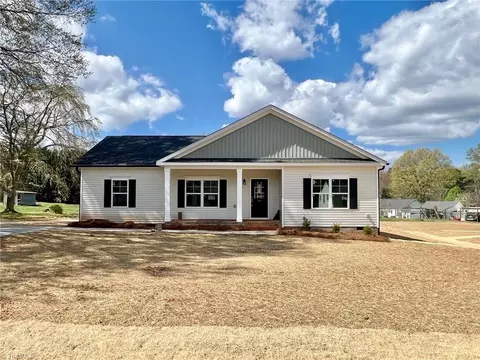 116 Vogler Dr, Winston Salem, NC 27107