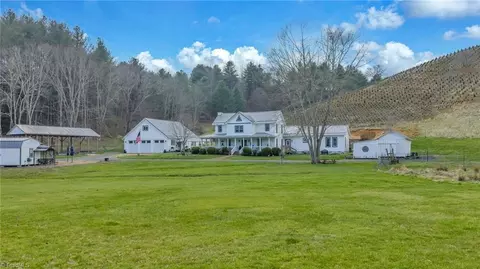 369 Spencer Branch Rd, Lansing, NC 28643
