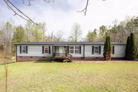 305 Whispering Oaks Dr, Lexington, NC 27292