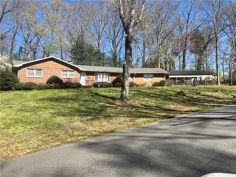 1153 Twin Oak Dr, Winston Salem, NC 27105