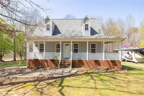 4082 Snyder Ridge Ln, Winston Salem, NC 27107