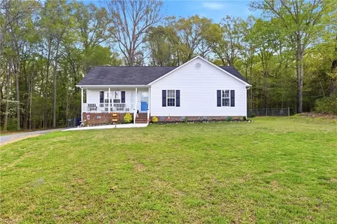 4803 Hopewood Ct, Graham, NC 27253
