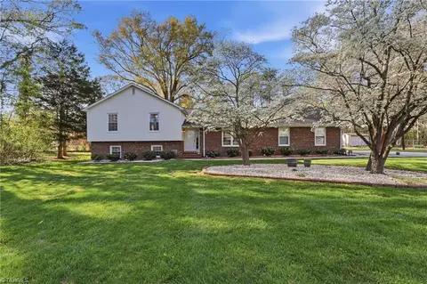 2005 Hunterwoods Dr, High Point, NC 27265