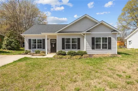124 Filmore St, Yadkinville, NC 27055