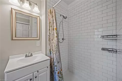 Bath - 511 Rockspring Rd, High Point, NC 27262 photo 4 of 4