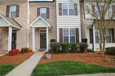 6 Viburnum Ln, Greensboro, NC 27455