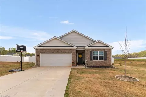 199 Bunting Dr, Lexington, NC 27295