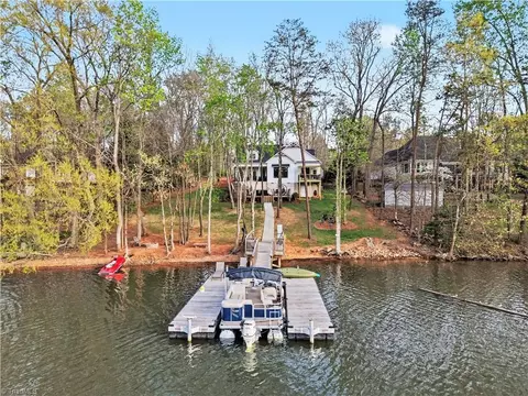 730 Mountain Shore Dr, Denton, NC 27239
