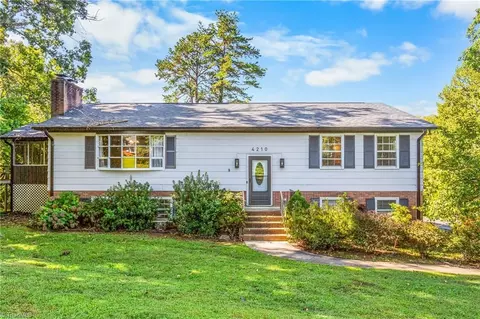 4210 Niblick Dr, Pfafftown, NC 27040