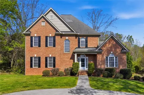 3508 Waterway Dr, Pfafftown, NC 27040