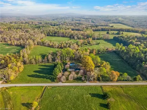 3842 Old Us Highway 421 W, Hamptonville, NC 27020