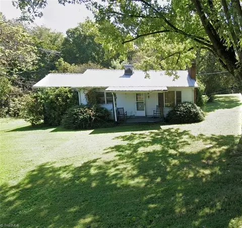 237 Belvue Dr, Mount Airy, NC 27030