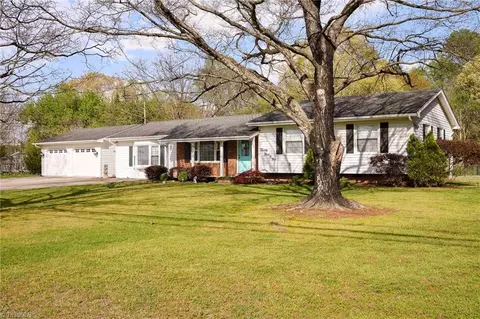 2305 Pine Meadow Dr, Kernersville, NC 27284