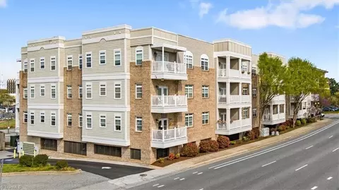 605 Market St W #316, Greensboro, NC 27401