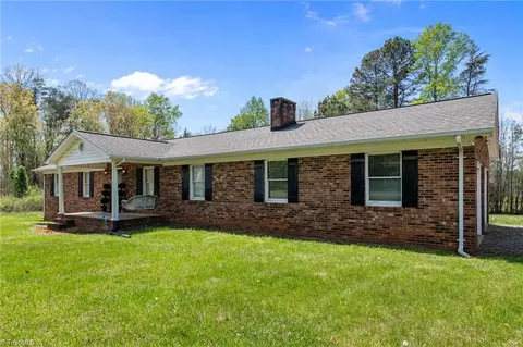 8317 Patricia Dr, Stokesdale, NC 27357