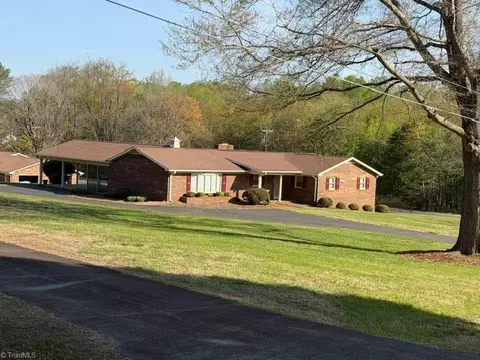 473 Winchester Dr, King, NC 27021