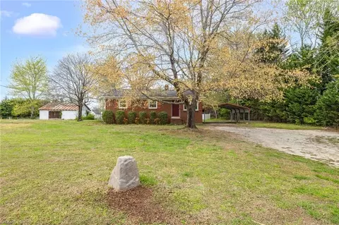 8140 Haw River Rd, Kernersville, NC 27284