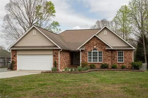 605 Paul Kennedy Rd, Thomasville, NC 27360
