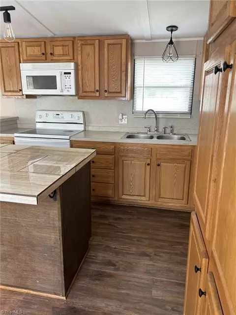 4253 Fairwood Dr, Trinity, NC 27370 photo 4