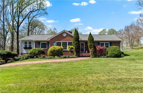 734 Oakland Dr, Elkin, NC 28621